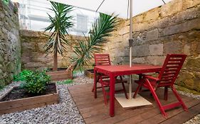 Low Cost Parking - Private Garden - Almada 392